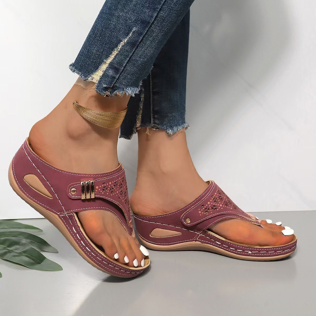 Fashion Hollowed-out Women's Flip-flops